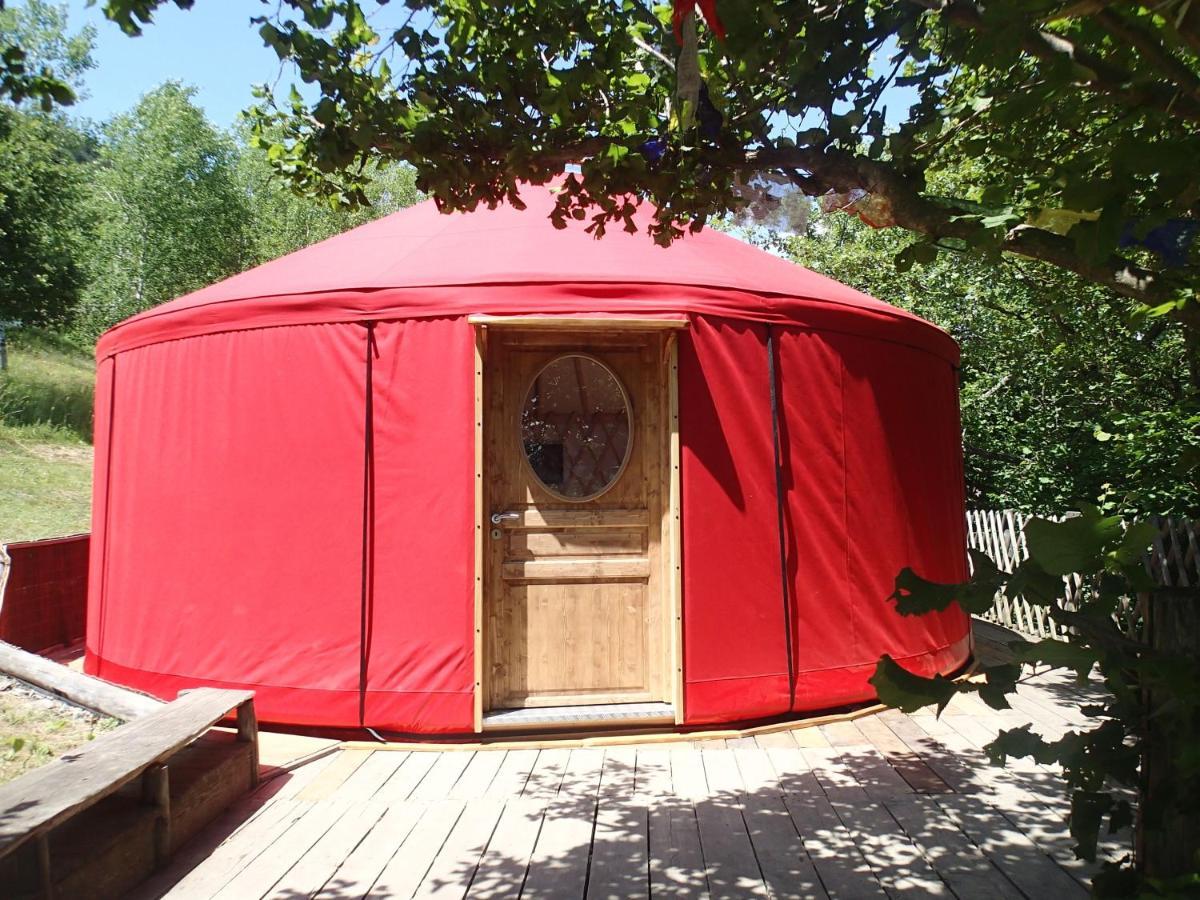 Eco-Hotel Et Yourtes Du Mercantour Guillaumes Exterior photo