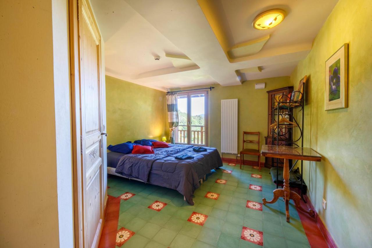 Eco-Hotel Et Yourtes Du Mercantour Guillaumes Exterior photo