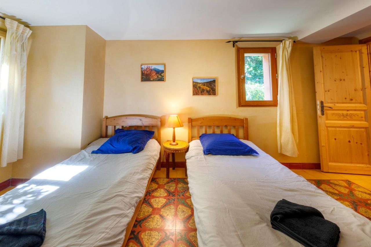 Eco-Hotel Et Yourtes Du Mercantour Guillaumes Exterior photo