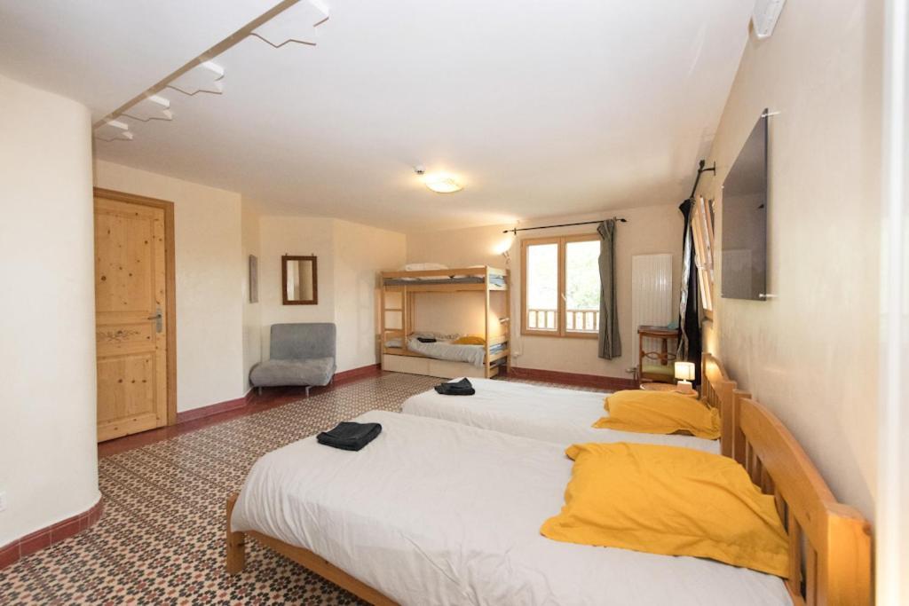 Eco-Hotel Et Yourtes Du Mercantour Guillaumes Exterior photo