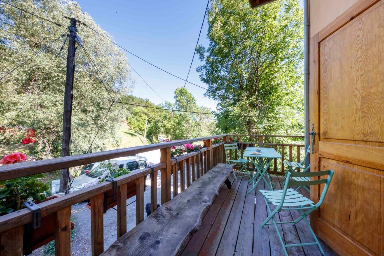 Eco-Hotel Et Yourtes Du Mercantour Guillaumes Exterior photo