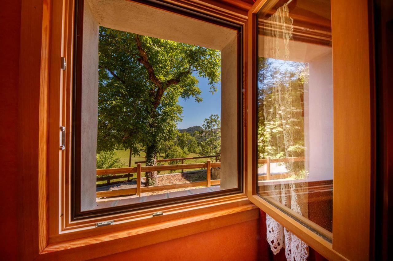 Eco-Hotel Et Yourtes Du Mercantour Guillaumes Exterior photo