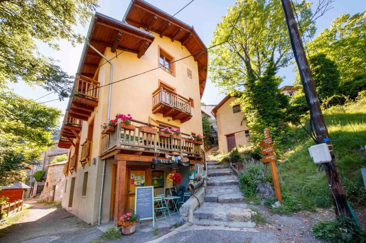 Eco-Hotel Et Yourtes Du Mercantour Guillaumes Exterior photo